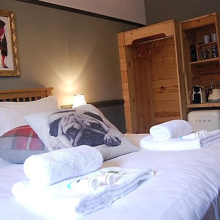 Hotel The Pug & Greyhound Great Glen Exteriér fotografie