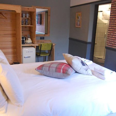 Hotel The Pug & Greyhound Great Glen Exteriér fotografie