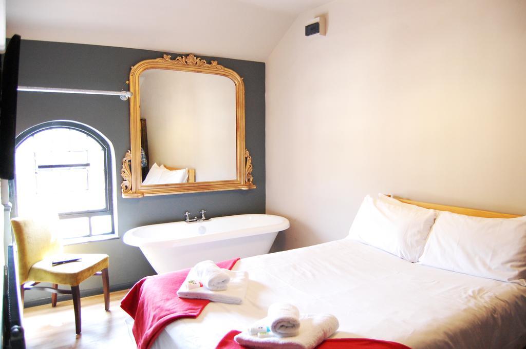 Hotel The Pug & Greyhound Great Glen Exteriér fotografie
